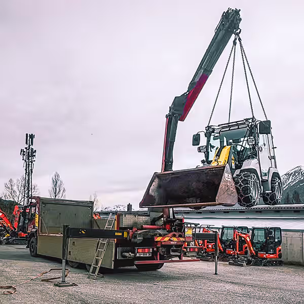 IVECO 3 Achser mit Ladekran für 10m Ausladung mit max. 1 Tonne